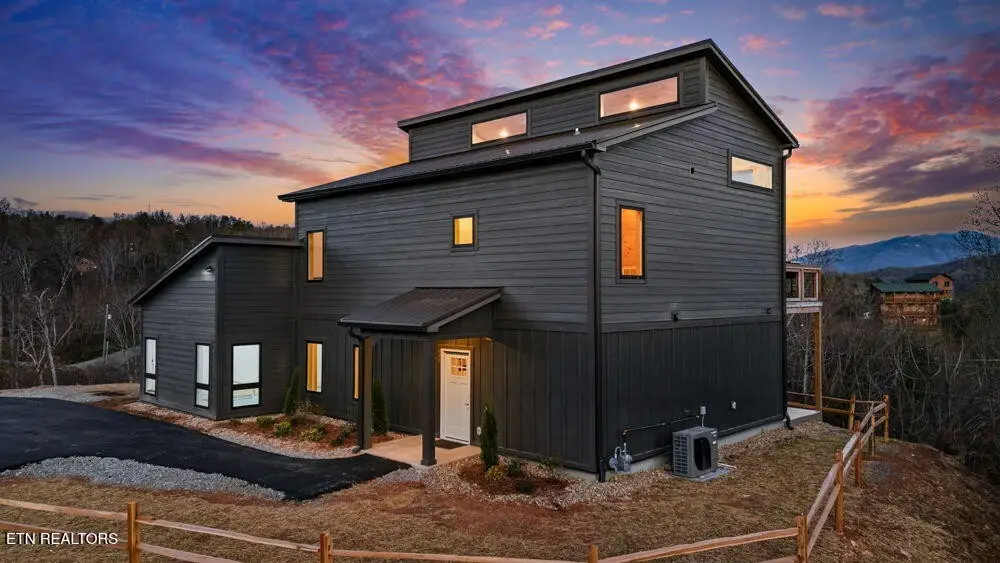 644 Ridge Top Loop, Gatlinburg, TN 37738 - Image #1