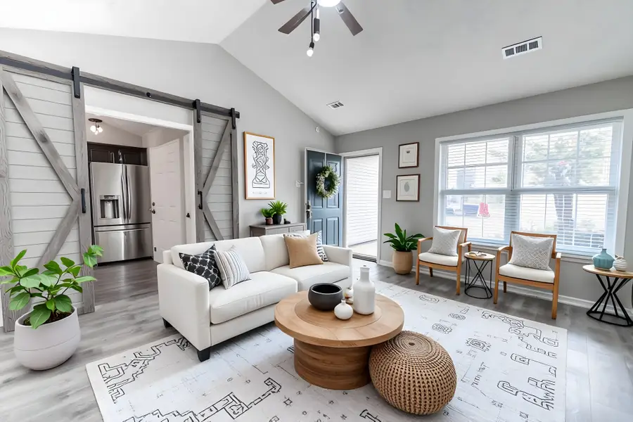 1056 Stonemark Trl, La Vergne, TN 37086 - Image #2