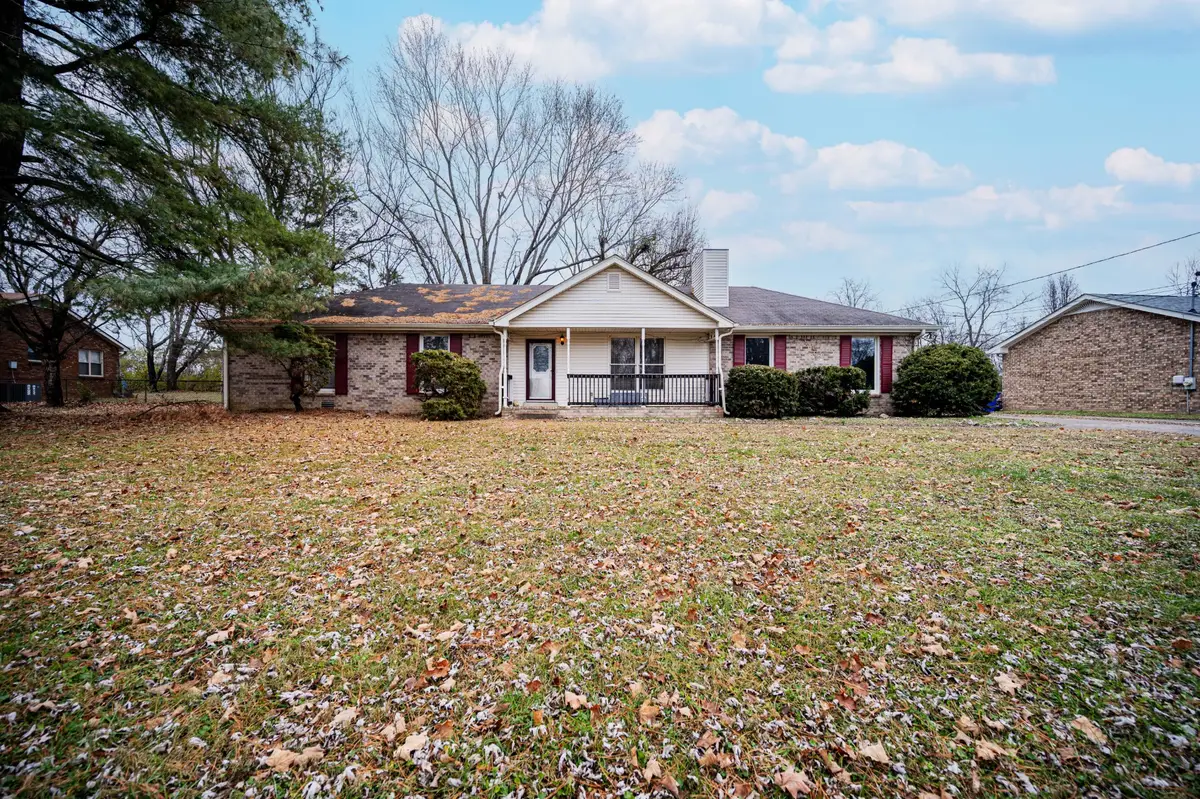 1061 Lakeland Dr, Gallatin, TN 37066 - Image #1