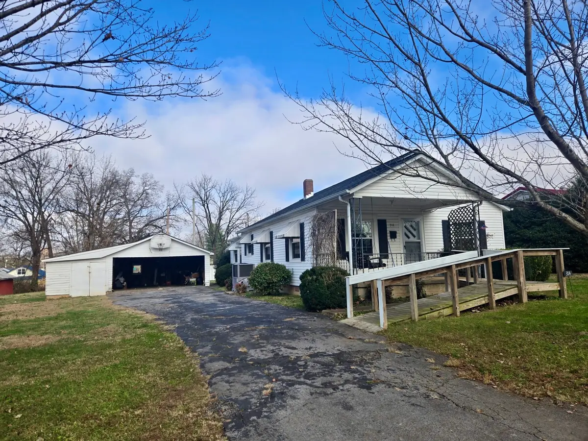 314 Debus St, Lawrenceburg, TN 38464 - Image #1