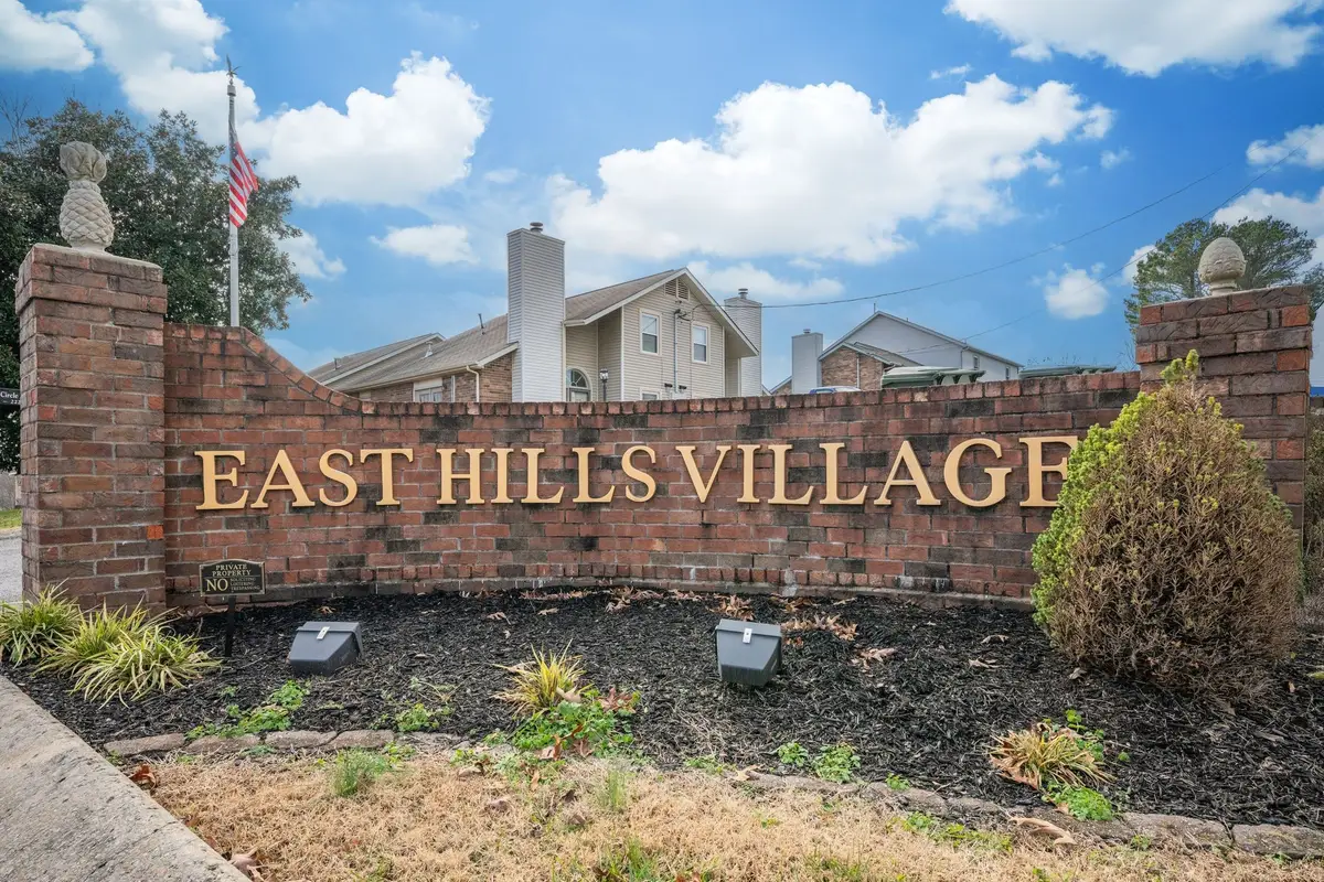 305 Village Lane West, Dickson, TN 37055 - Image #1