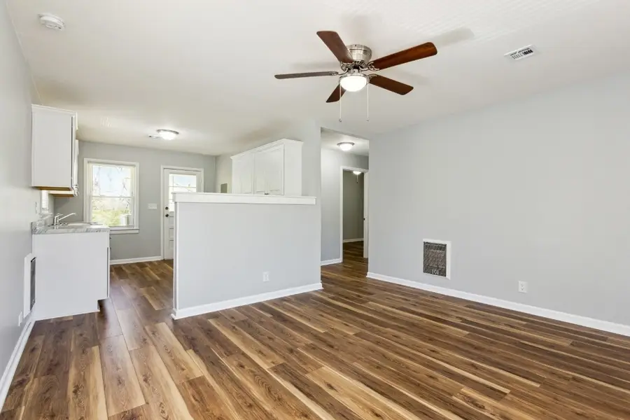 422 Hickory Hill Dr, Clarksville, TN 37040 - Image #2