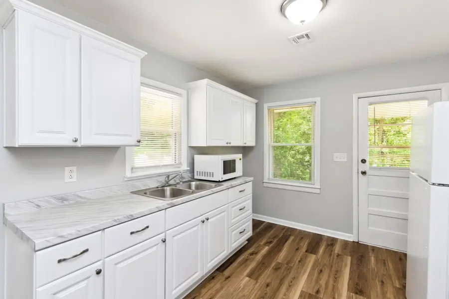 422 Hickory Hill Dr, Clarksville, TN 37040 - Image #3