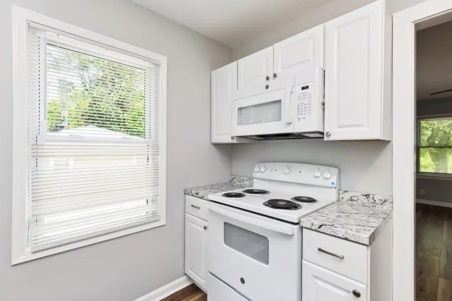 428 Hickory Hill Dr, Clarksville, TN 37040 - Image #2