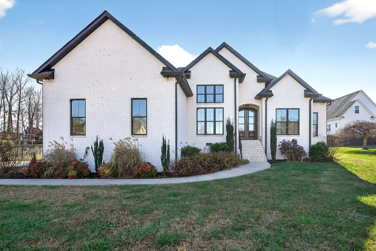 245 Saint Andrews Ct, McMinnville, TN 37110 - Image #1