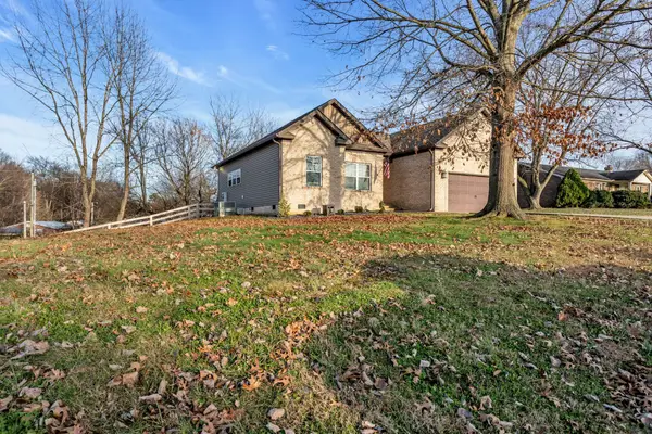 724 Redwood Cir, Columbia, TN 38401