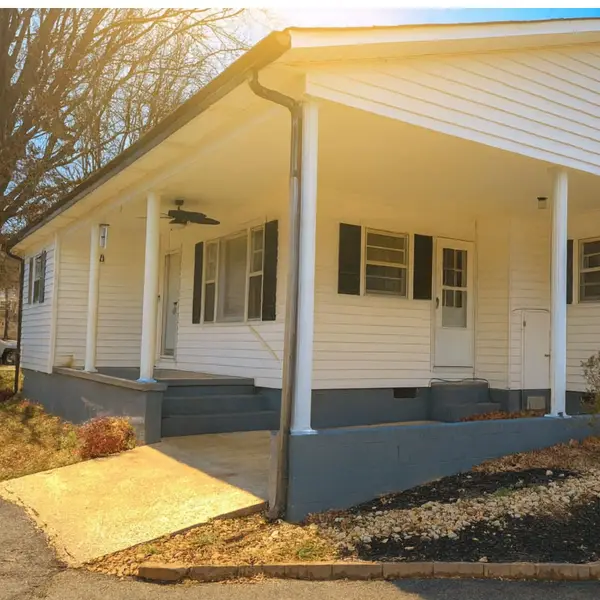 215 Orchard Ln, McMinnville, TN 37110