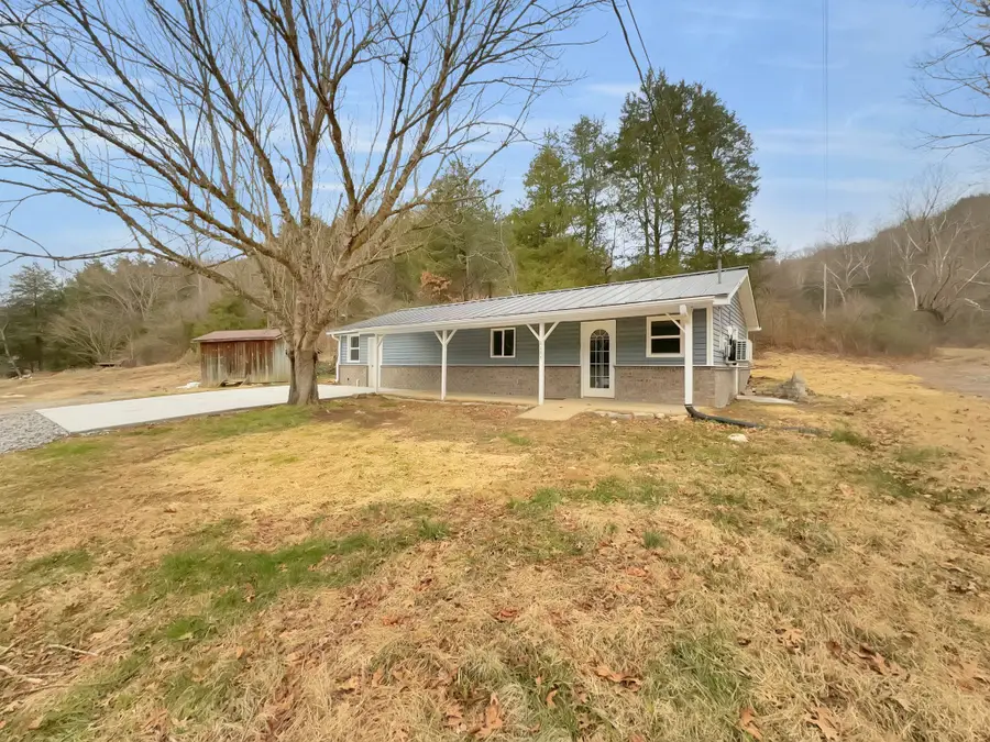 3337 Hartsville Rd, Lafayette, TN 37083 - Image #2