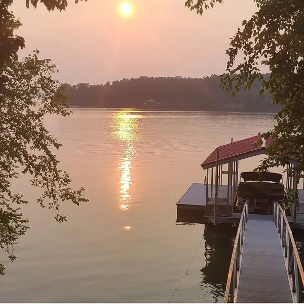 359 Riverview Dr, Dover, TN 37058