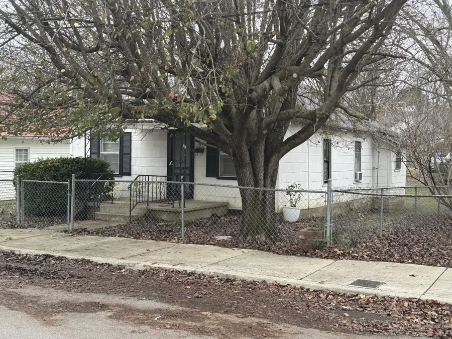 121 Sylvis St, Dickson, TN 37055 - Image #2