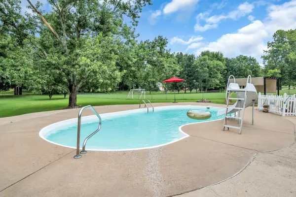 2712 Long Hollow Pike, Hendersonville, TN 37075