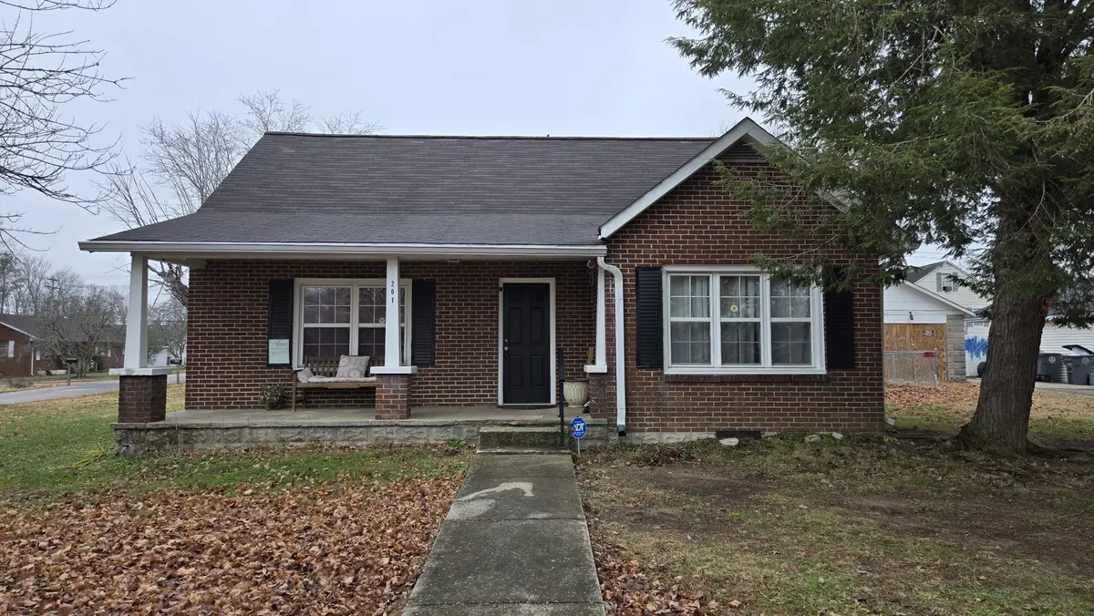 201 Walton Ave, Lafayette, TN 37083 - Image #1