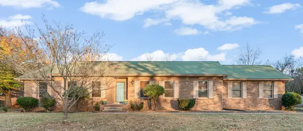 2402 Wiltshire Dr, Murfreesboro, TN 37129