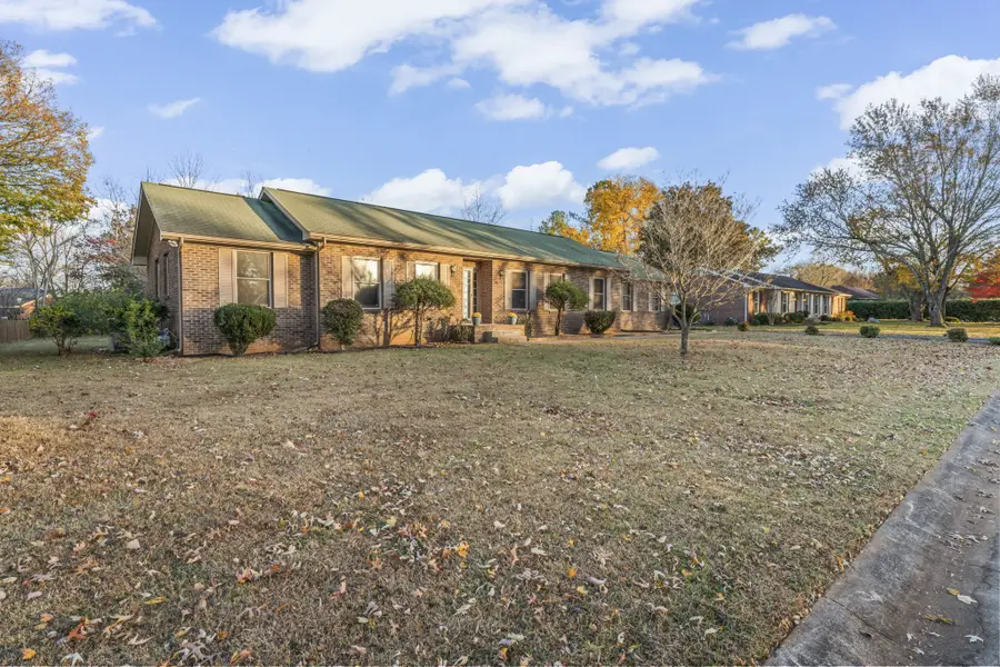 2402 Wiltshire Dr, Murfreesboro, TN 37129 - Image #2