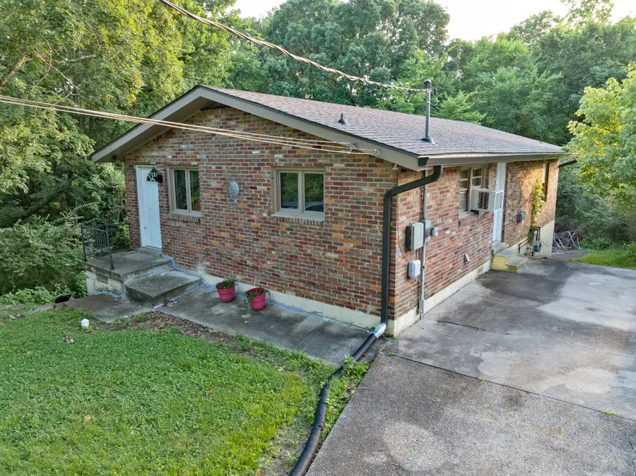 946 Greenwood Ave, Clarksville, TN 37040 - Image #2