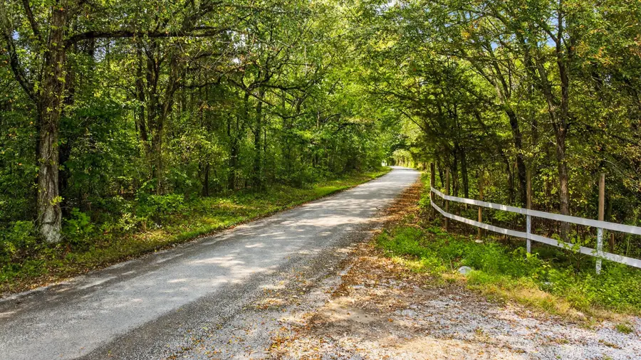 2600 Round Hill Rd, Lewisburg, TN 37091 - Image #2