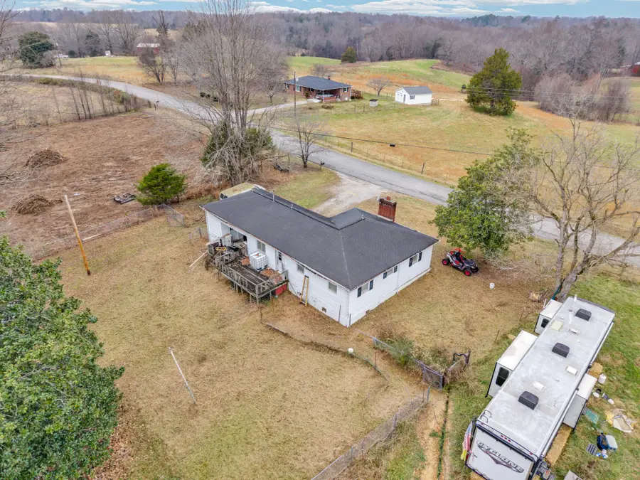1295 Three Island Rd, Walling, TN 38587 - Image #2