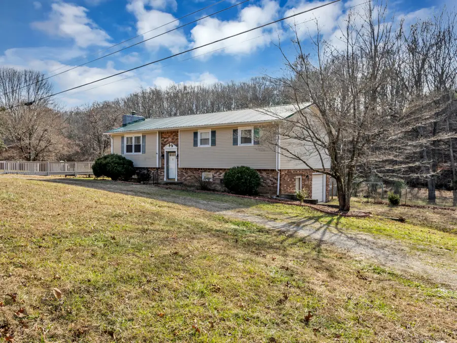 408 Rustling Oaks Drive, Waverly, TN 37185 - Image #3