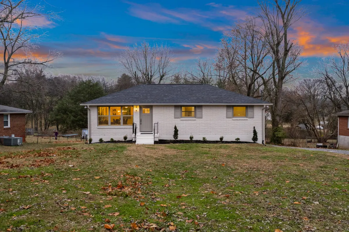 4013 Ridgemont Dr, Nashville, TN 37207 - Image #1