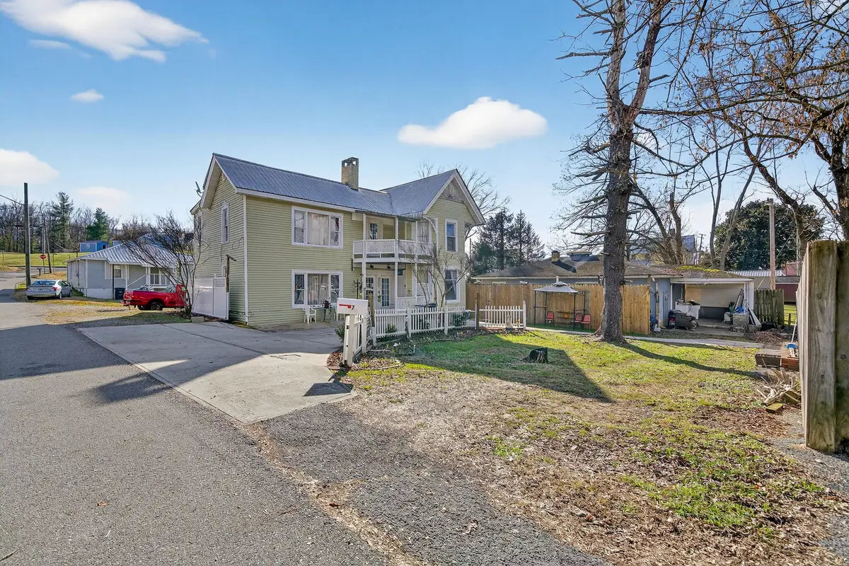 7 Marshall St E, Sparta, TN 38583 - Image #1
