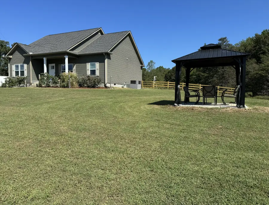 522 Matlock Rd, Charlotte, TN 37036 - Image #2