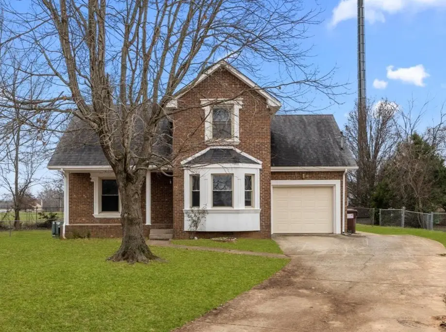 300 Windrush Dr, Clarksville, TN 37042 - Image #1