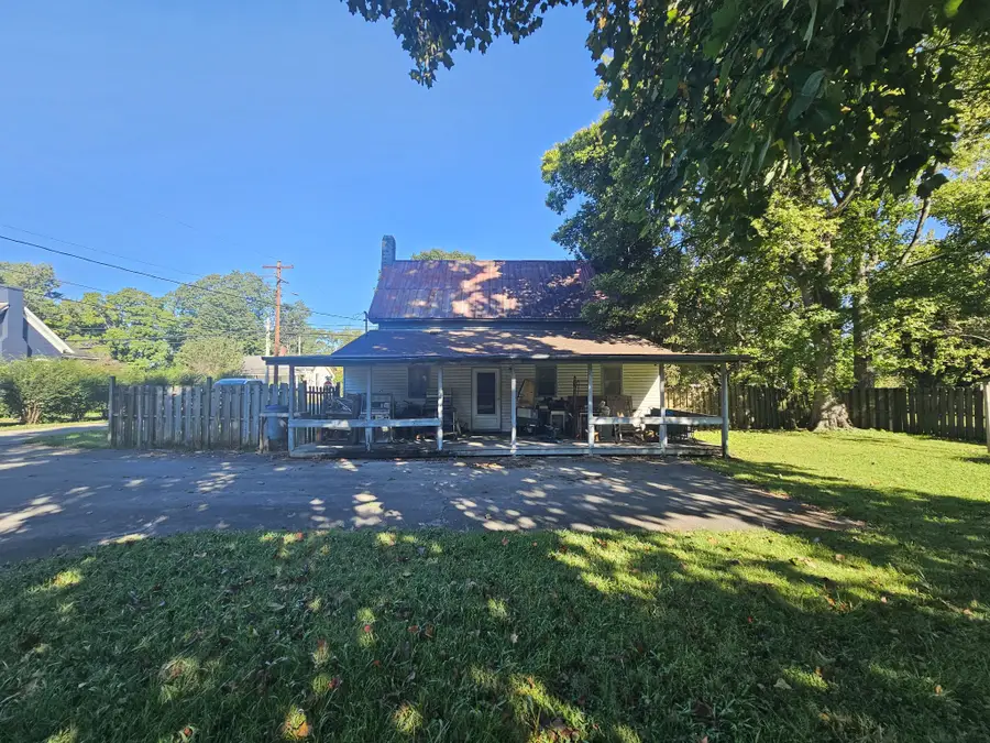 102 Cowan St W, Cowan, TN 37318 - Image #3