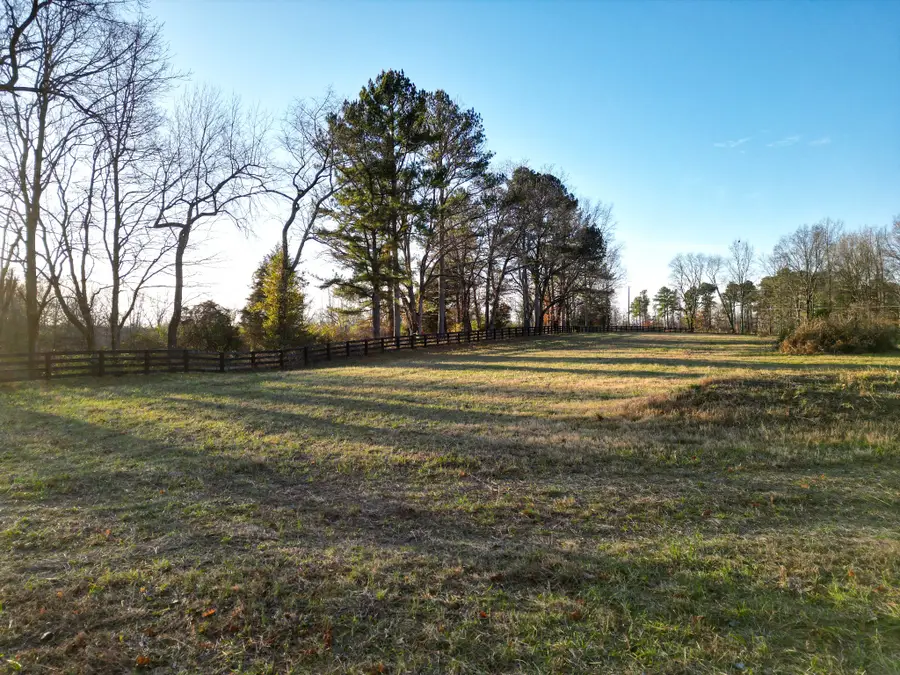 10001 Davis Branch Rd, Bon Aqua, TN 37025 - Image #3