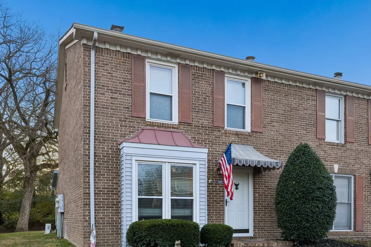 501 Williamsburg Dr, Nashville, TN 37214 - Image #1