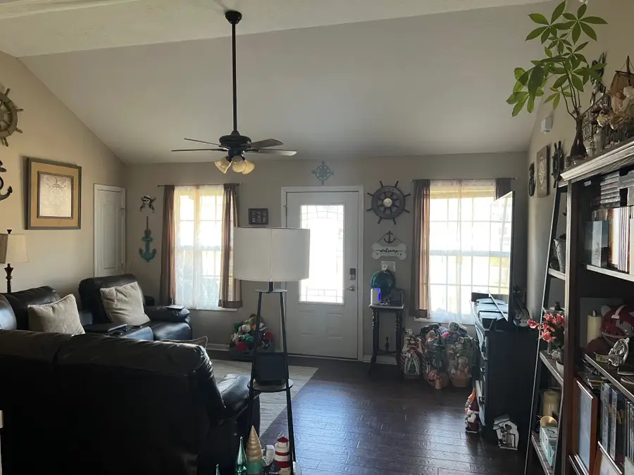 410 E Grundy Street, Tullahoma, TN 37388 - Image #2