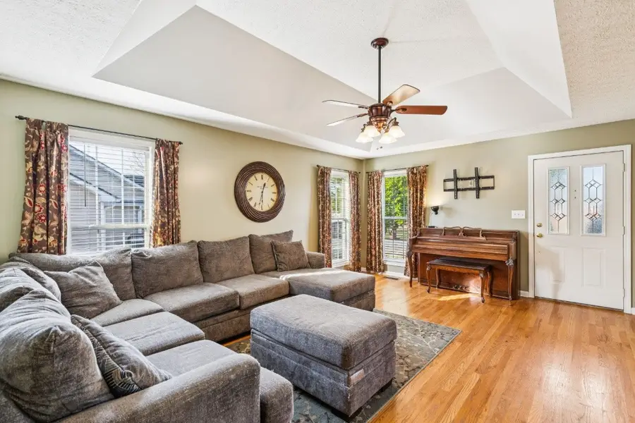 1105 Wedgewood Dr, Gallatin, TN 37066 - Image #2