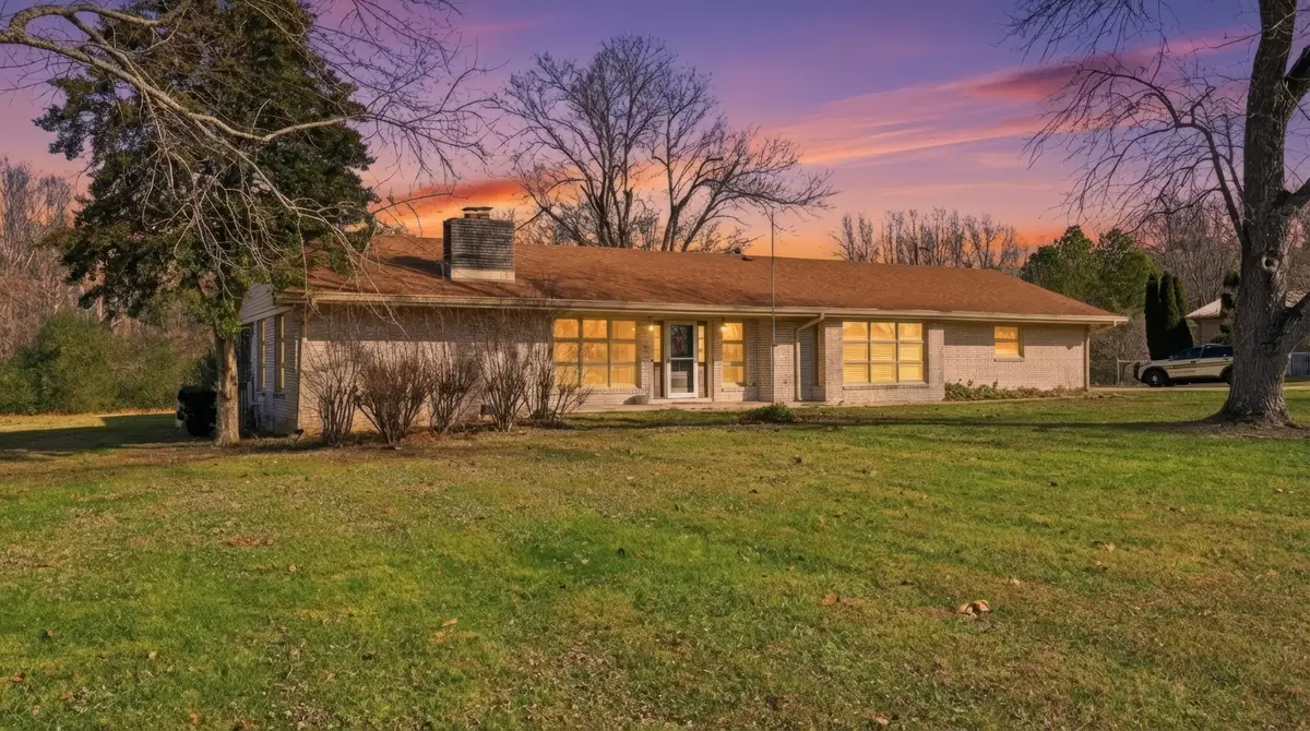 8 Hilltop Rd, Fayetteville, TN 37334 - Image #1