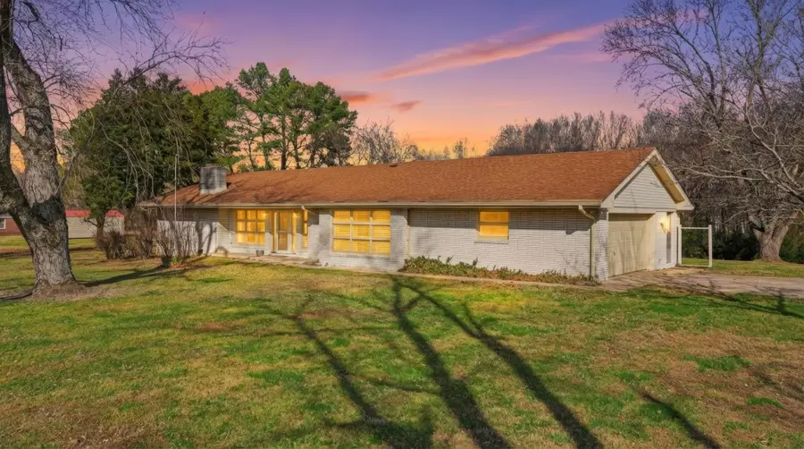 8 Hilltop Rd, Fayetteville, TN 37334 - Image #2