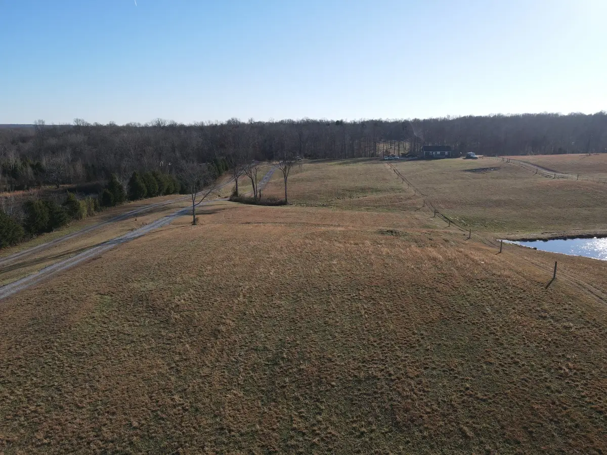 374 Buck Graves Rd, Westmoreland, TN 37186 - Image #1