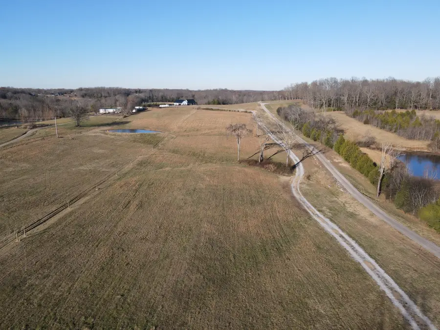 374 Buck Graves Rd, Westmoreland, TN 37186 - Image #2