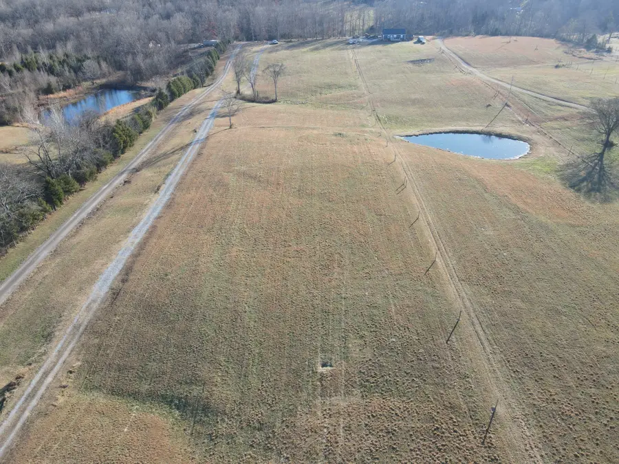 374 Buck Graves Rd, Westmoreland, TN 37186 - Image #3