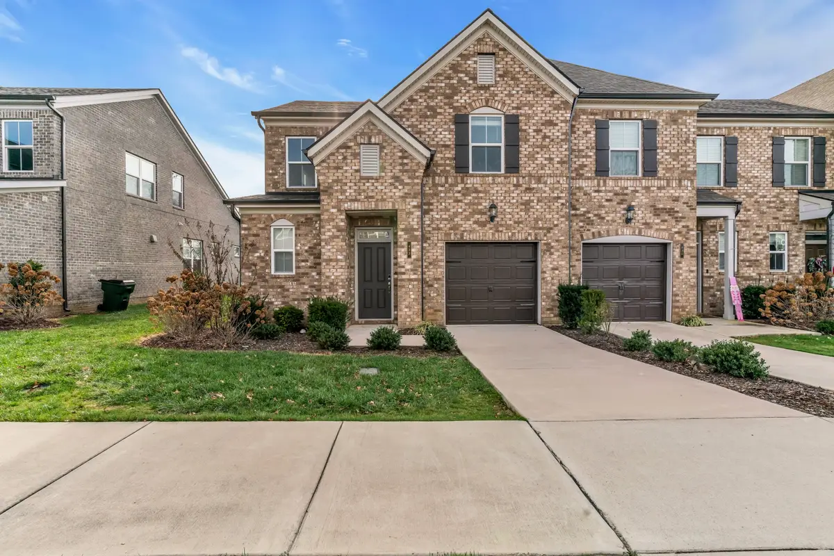 433 Deveron Dr, Gallatin, TN 37066 - Image #1