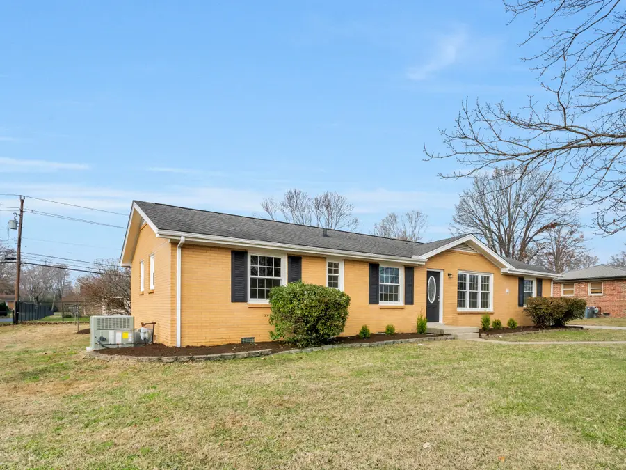 204 Kingswood Dr, Clarksville, TN 37043 - Image #2