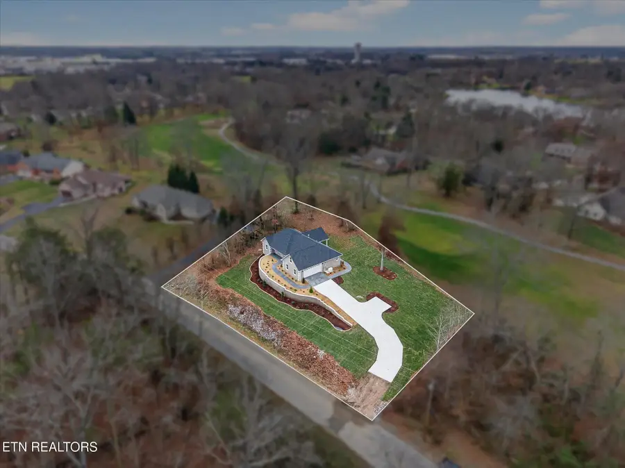 941 E Deer Creek Drive, Crossville, TN 38571 - Image #2