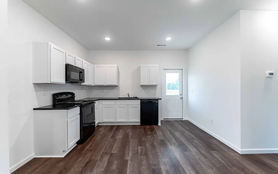 97 Stonehenge Ln, Manchester, TN 37355 - Image #2