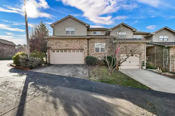 428 Country Club Ct, Clarksville, TN 37043