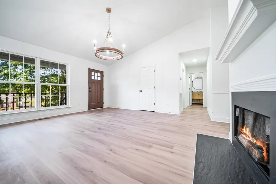 812 Hunters Crossing Ln, Springfield, TN 37172 - Image #2