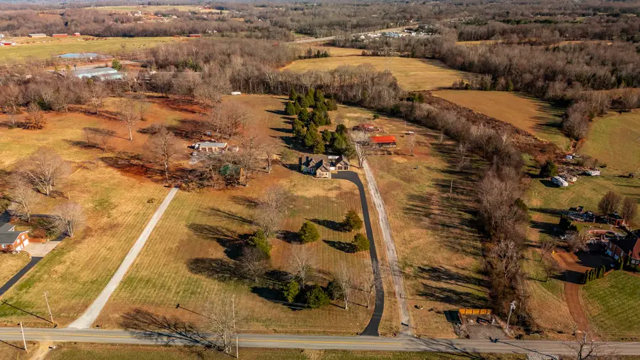 5563 Stacy Springs Rd, Springfield, TN 37172 - Image #3