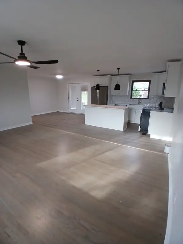 171 New Shackle Island Rd, Hendersonville, TN 37075