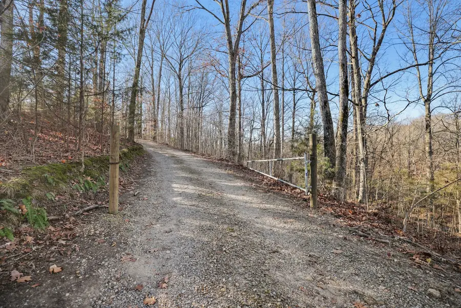 725 Calvert Ridge Rd, Westmoreland, TN 37186 - Image #2