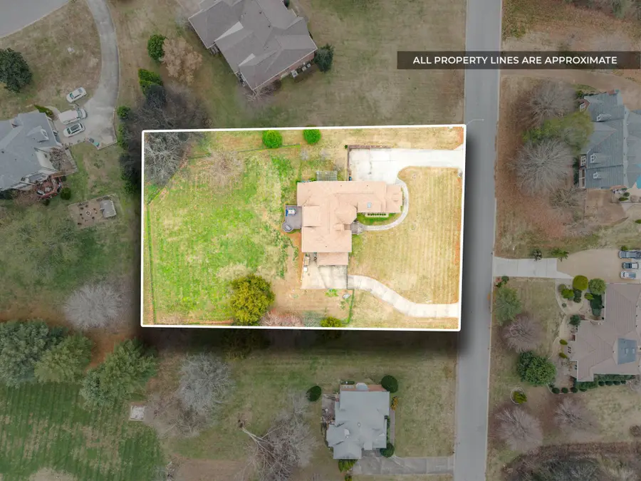 531 Stonegate Dr, Clarksville, TN 37043 - #2