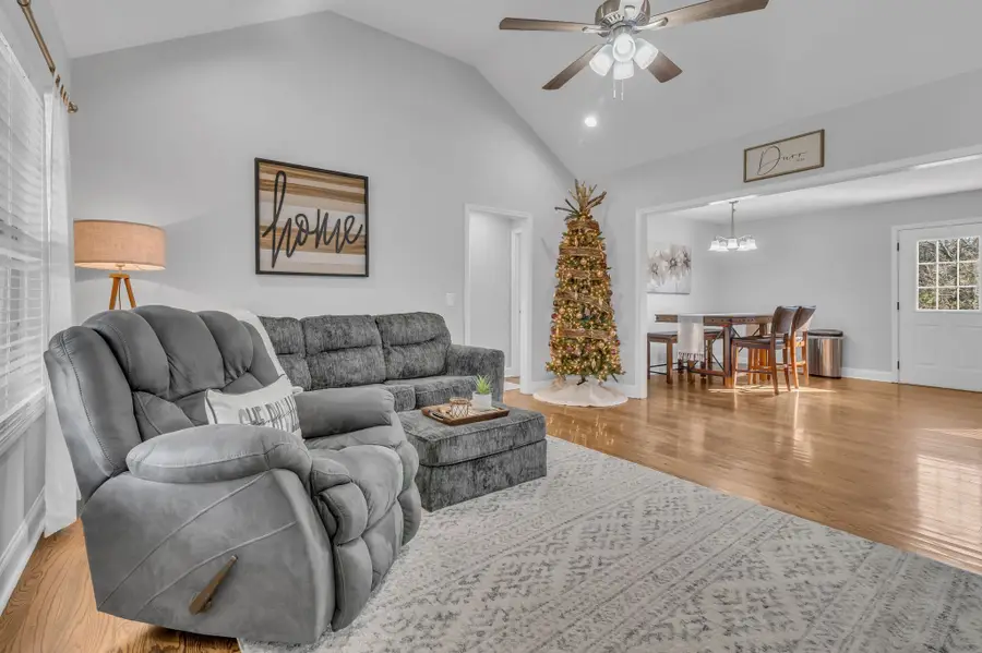 107 Smithfield Dr, Shelbyville, TN 37160 - Image #3