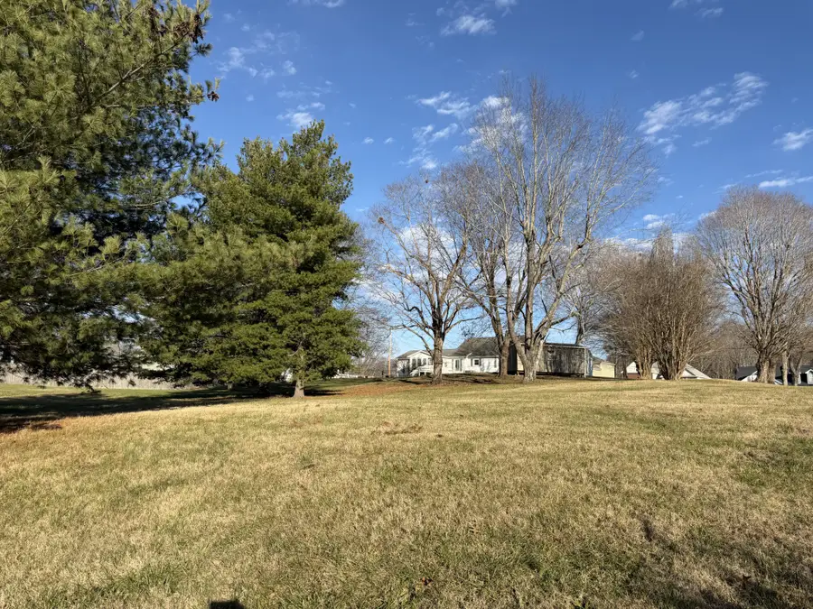 415 Hawkins Rd, Clarksville, TN 37040 - Image #3