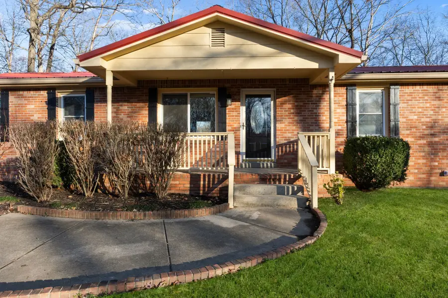 110 Oakwood Cir, Dickson, TN 37055 - Image #2