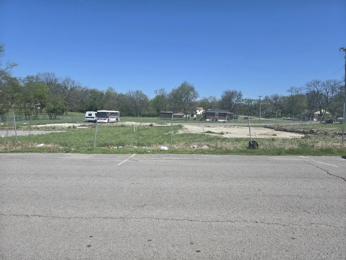 3700 Fairview Dr, Nashville, TN 37218 - Image #1